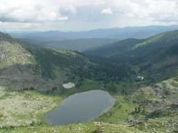 The Mramornoye lake from the mountain pass